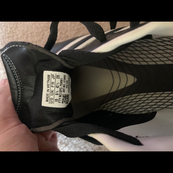 Adidas women’s indoor soccer shoes - Picture 5 of 6